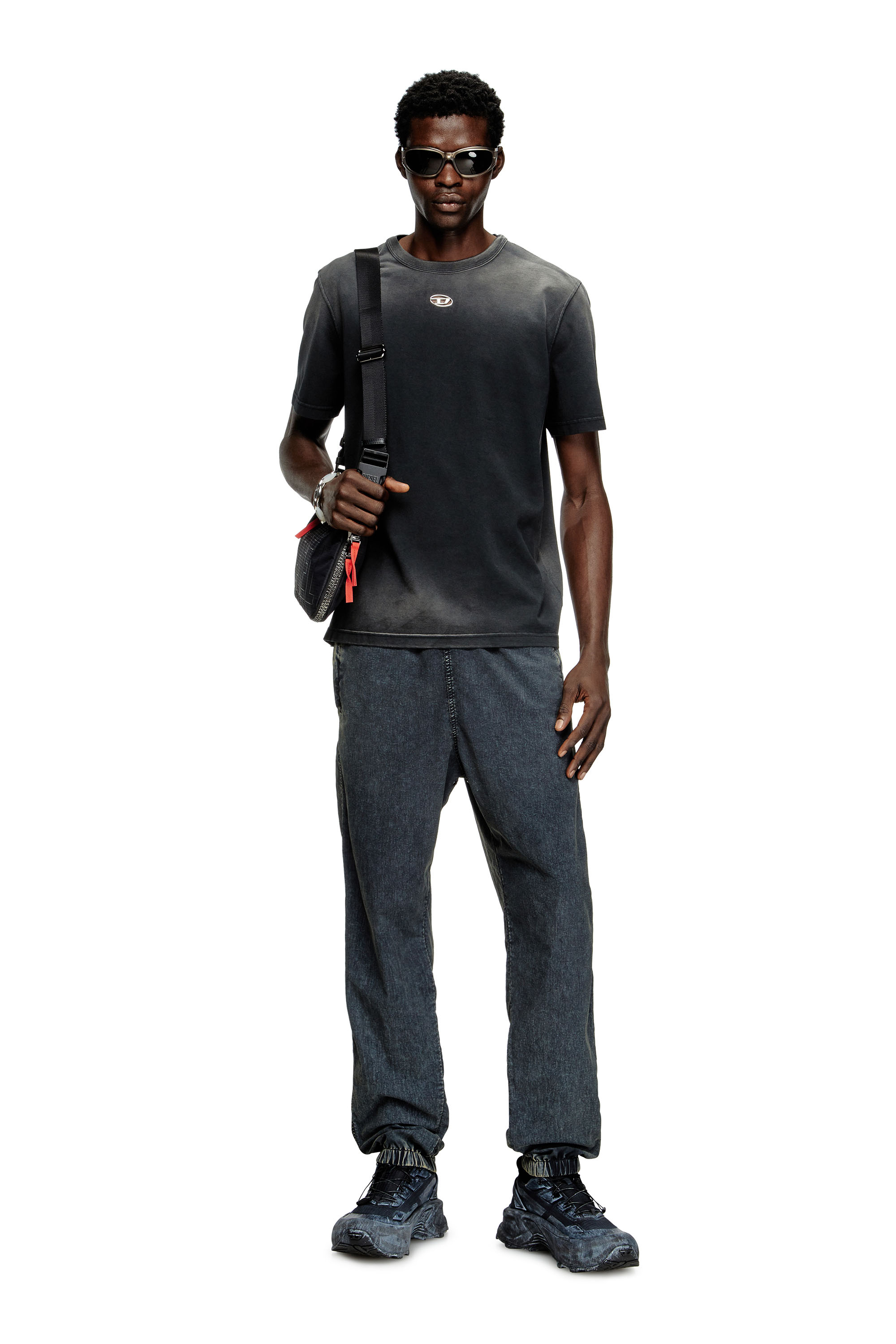 Diesel - T-ADJUST-T1, T-shirt sfumata con Oval D cut-out Uomo in Nero - 2